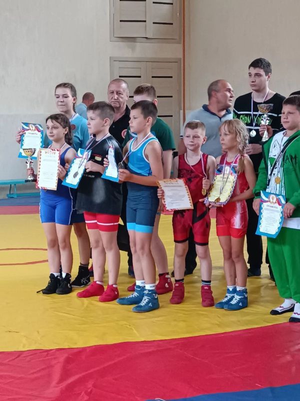 Школьники Ждановки показали достойные результаты в соревнованиях по вольной борьбе Школьники Ждановки показали достойные результаты в соревнованиях по вольной борьбе