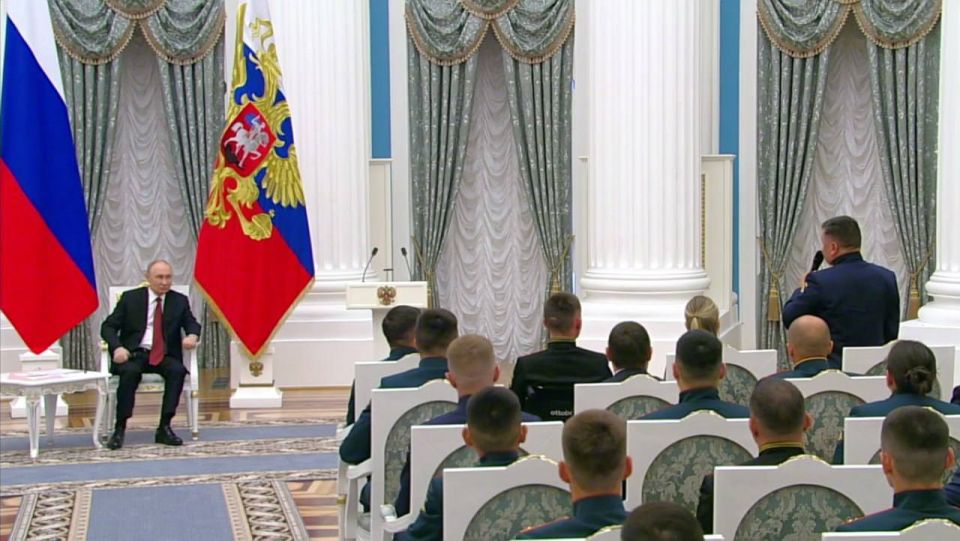 Президент России Владимир Путин встретился с участниками программы «Время героев» Президент России Владимир Путин встретился с участниками программы «Время героев»