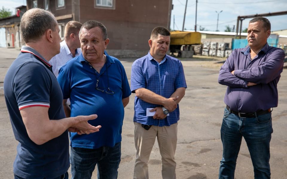 Ознакомился с материально-технической базой муниципального предприятия "Мариупольавтодор" Ознакомился с материально-технической базой муниципального предприятия "Мариупольавтодор"