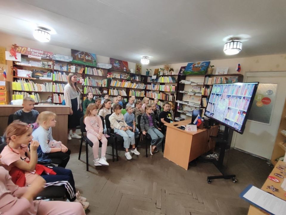 Юные читатели Центральной городской детской библиотеки Шахтерска получили замечательный подарок – виртуальный мастер-класс от Сахалинской областной детской библиотеки! Это стало возможным благодаря инициативе губернатора... Юные читатели Центральной городской детской библиотеки Шахтерска получили замечательный подарок – виртуальный мастер-класс от Сахалинской областной детской библиотеки! Это стало возможным благодаря инициативе губернатора...