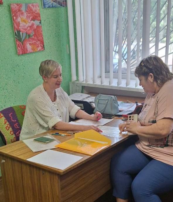 На вопросы жителей пгт Луганское ответили специалисты мобильного социального офиса На вопросы жителей пгт Луганское ответили специалисты мобильного социального офиса