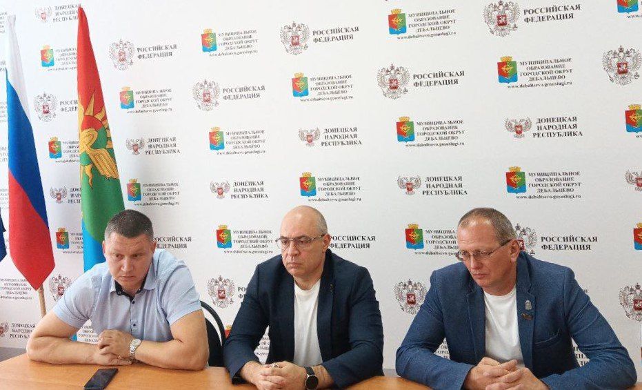 Сергей Желновач: 16.06.2025 года Депутаты Дебальцевского городского совета совместно с первым заместителем главы администрации городского округа Дебальцево Максимом Вельмой и заместителем главы администрации городского... Сергей Желновач: 16.06.2025 года Депутаты Дебальцевского городского совета совместно с первым заместителем главы администрации городского округа Дебальцево Максимом Вельмой и заместителем главы администрации городского...