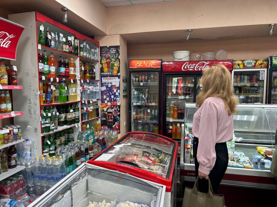 Сегодня, 16.06.2025 г. сотрудниками отдела торговли, бытового и транспортного обслуживания администрации Ясиноватского муниципального округа с целью проработки вопроса по стабилизации цен на воду питьевую на розлив... Сегодня, 16.06.2025 г. сотрудниками отдела торговли, бытового и транспортного обслуживания администрации Ясиноватского муниципального округа с целью проработки вопроса по стабилизации цен на воду питьевую на розлив...