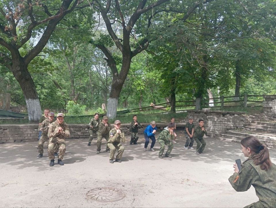 15.06.2025 Юнармейцы местного отделения г. Снежное ВВПОД "МОЛОДАЯ - ГВАРДИЯ ЮНАРМИЯ" ВПК «Оплот» 15.06.2025 Юнармейцы местного отделения г. Снежное ВВПОД "МОЛОДАЯ - ГВАРДИЯ ЮНАРМИЯ" ВПК «Оплот»