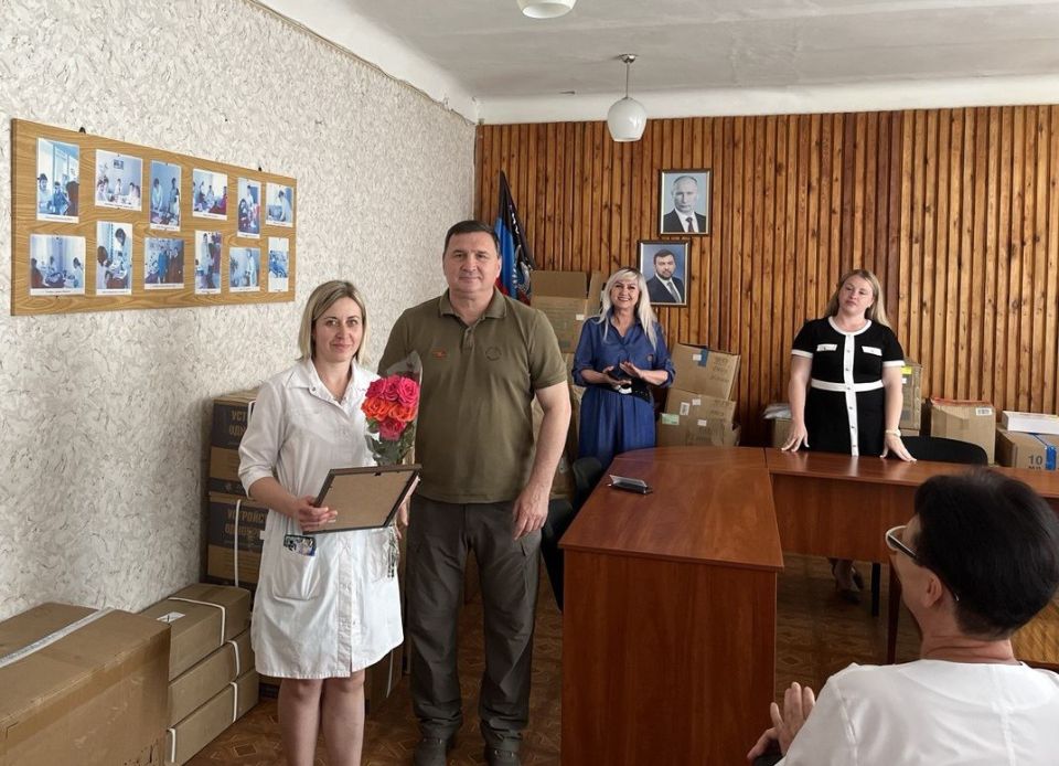 Глава амвросиевского муниципального округа Игорь Лызов встретился с трудовым коллективом Центра первичной медико-санитарной помощи Амвросиевского района Глава амвросиевского муниципального округа Игорь Лызов встретился с трудовым коллективом Центра первичной медико-санитарной помощи Амвросиевского района