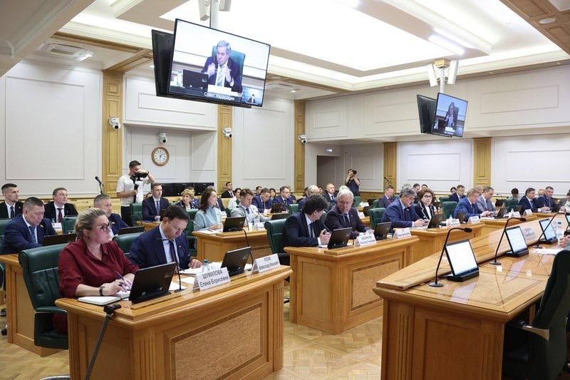Александр Волошин: #Работа_в_СФ. Сегодня в Совете Федерации прошло очередное заседание Комитета по федеративному устройству, региональной политике, местному самоуправлению и делам Севера Заседание началось с обсуждения... Александр Волошин: #Работа_в_СФ. Сегодня в Совете Федерации прошло очередное заседание Комитета по федеративному устройству, региональной политике, местному самоуправлению и делам Севера Заседание началось с обсуждения...