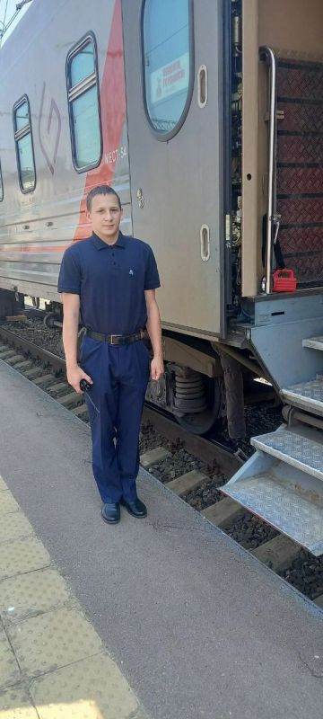 Третий трудовой семестр в ДНР стартовал, и это значит, студенты из Донецкого института железнодорожного транспорта уже влились в команду российских студенческих отрядов! Третий трудовой семестр в ДНР стартовал, и это значит, студенты из Донецкого института железнодорожного транспорта уже влились в команду российских студенческих отрядов!