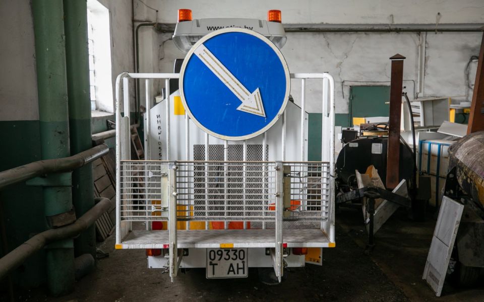 Ознакомился с материально-технической базой муниципального предприятия "Мариупольавтодор" Ознакомился с материально-технической базой муниципального предприятия "Мариупольавтодор"