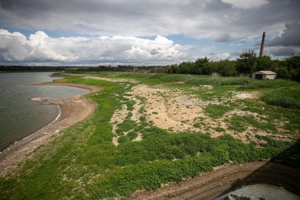 В Мариуполе продлевается почасовой график подачи воды, заявил в ходе поездки на Старо-Крымское водохранилище врип главы Мариуполя Антон Кольцов В Мариуполе продлевается почасовой график подачи воды, заявил в ходе поездки на Старо-Крымское водохранилище врип главы Мариуполя Антон Кольцов