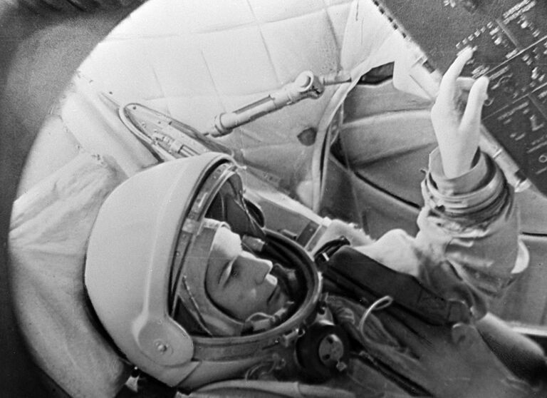 от Земли до звёзд. 16 июня 1963 г. - Состоялся космический полет первой в мире женщины-космонавта Валентины Терешковой от Земли до звёзд. 16 июня 1963 г. - Состоялся космический полет первой в мире женщины-космонавта Валентины Терешковой