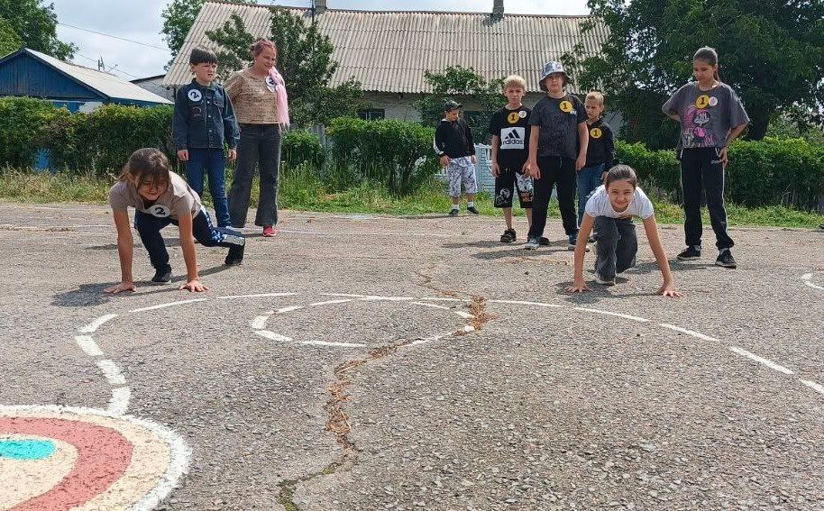 В Снежное прошли обучающие занятия по легкой атлетике В Снежное прошли обучающие занятия по легкой атлетике