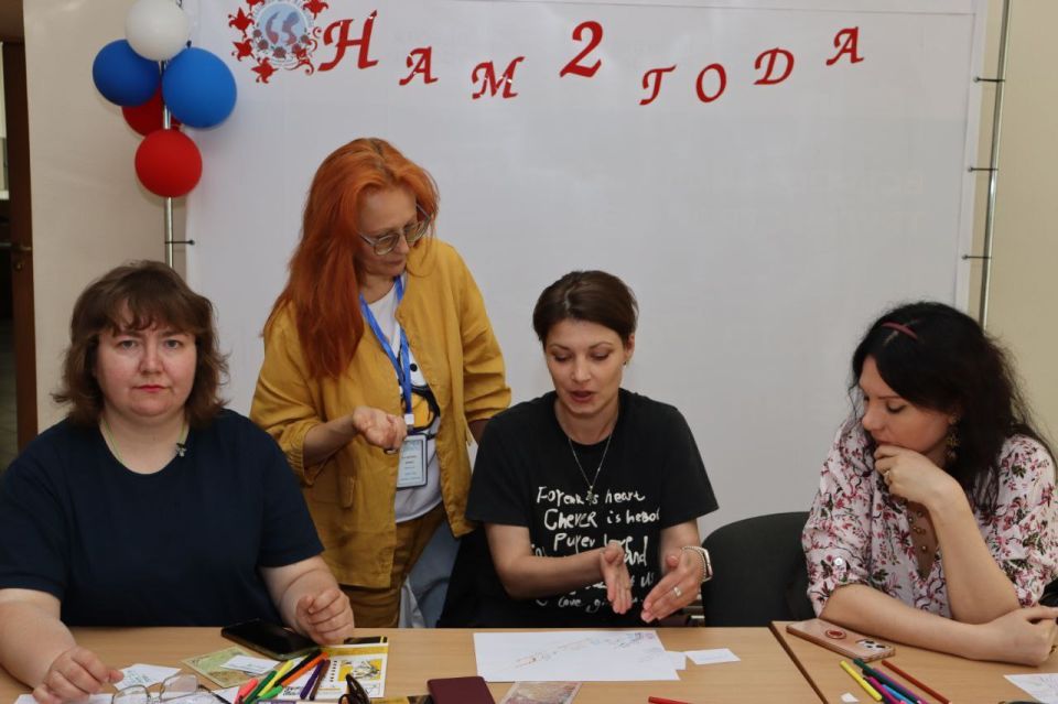На заседании Женского клуба «Женщина для женщины» (руководитель Изюмская Н.А.) при Донецком городском центре занятости На заседании Женского клуба «Женщина для женщины» (руководитель Изюмская Н.А.) при Донецком городском центре занятости