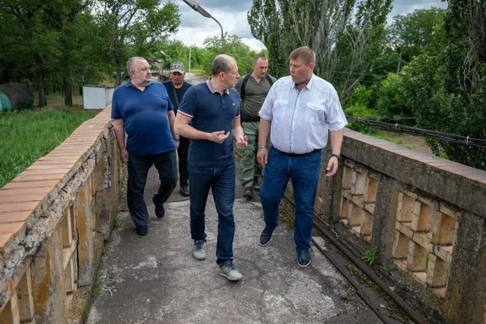 В Мариуполе продлевается почасовой график подачи воды, заявил в ходе поездки на Старо-Крымское водохранилище врип главы Мариуполя Антон Кольцов В Мариуполе продлевается почасовой график подачи воды, заявил в ходе поездки на Старо-Крымское водохранилище врип главы Мариуполя Антон Кольцов