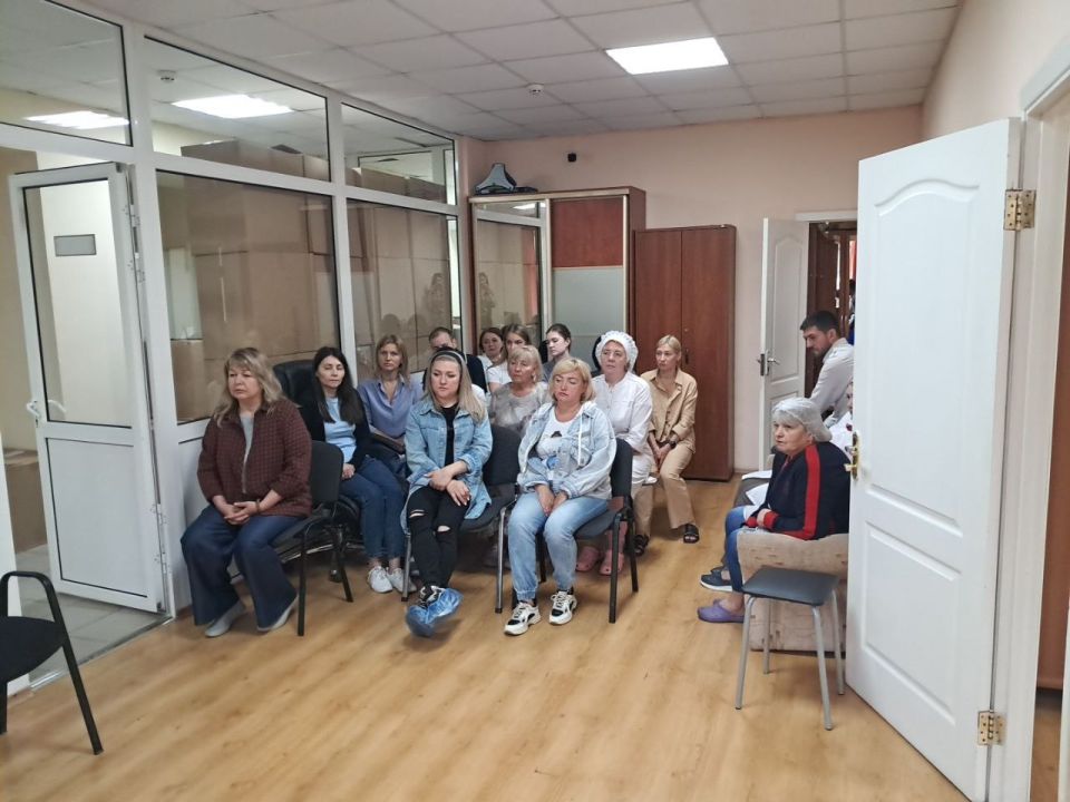 Первый заместитель руководитель Управы Центрально-Городского внутригородского района Инна Кисенко провела встречу с трудовым коллективом МУП АГМ «Макеевский комбинат детского питания» Первый заместитель руководитель Управы Центрально-Городского внутригородского района Инна Кисенко провела встречу с трудовым коллективом МУП АГМ «Макеевский комбинат детского питания»