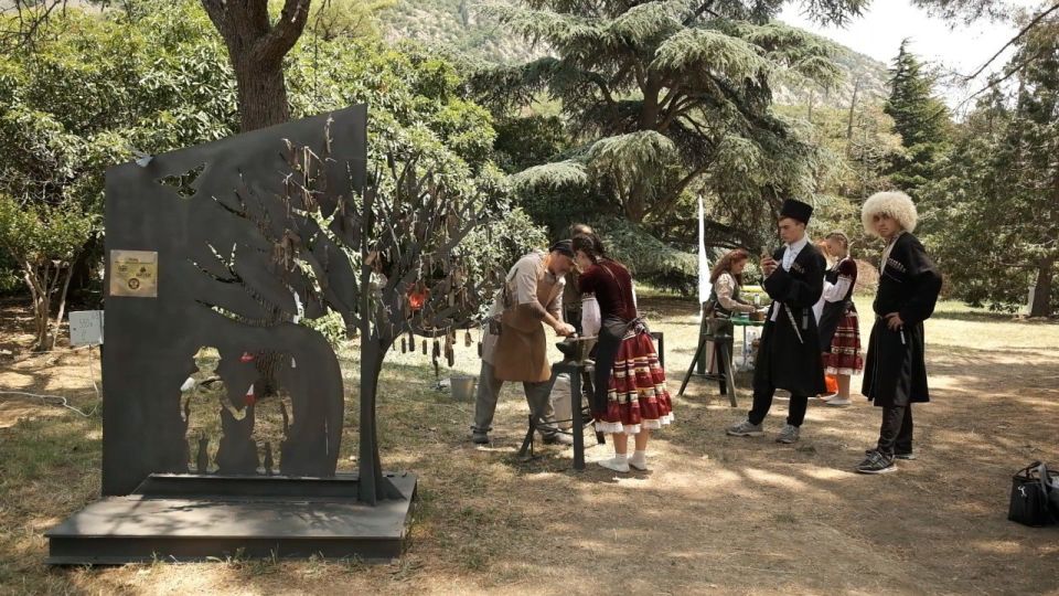 #ПамятьМолодежи. Познавательно-игровая программа «Живая история России» на Международном детском фестивале «Пусть всегда будет солнце» в «Артеке» удивляет разнообразием площадок, в котором могут принять участие ребята!... #ПамятьМолодежи. Познавательно-игровая программа «Живая история России» на Международном детском фестивале «Пусть всегда будет солнце» в «Артеке» удивляет разнообразием площадок, в котором могут принять участие ребята!...