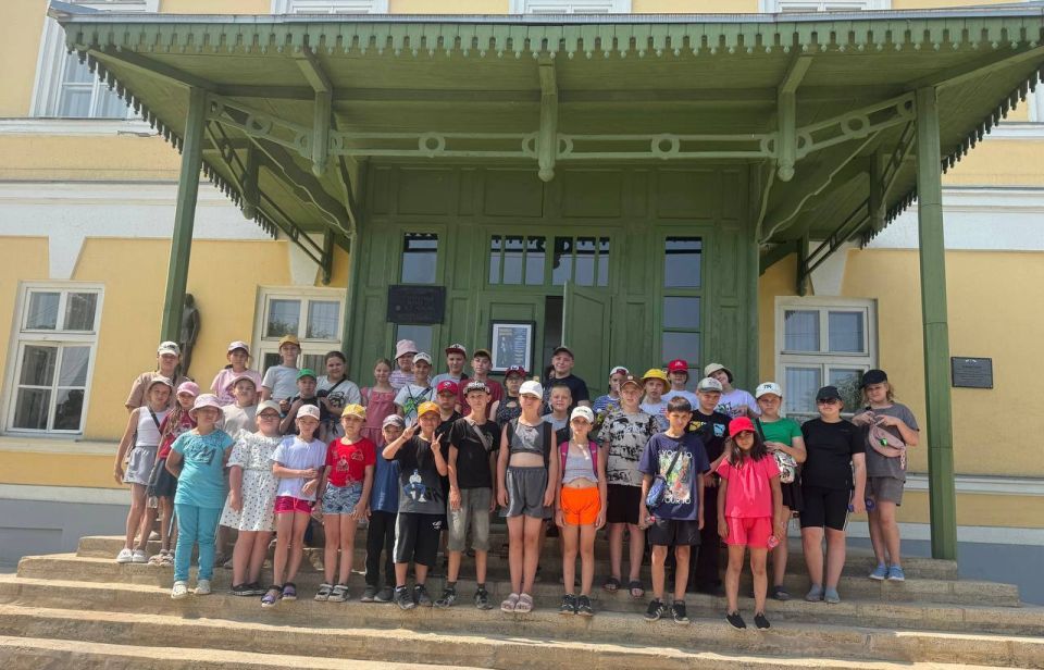 Жизнь в ДСОЛ «Мир» в Неклиновском районе Ростовской области очень яркая и насыщенная Жизнь в ДСОЛ «Мир» в Неклиновском районе Ростовской области очень яркая и насыщенная