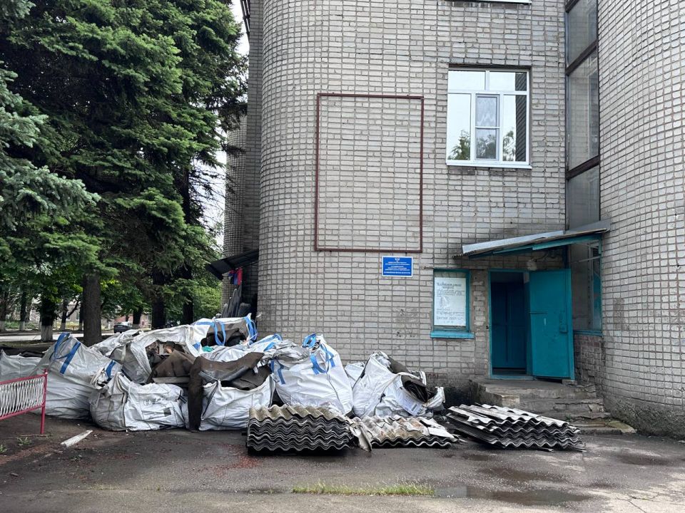 Денис Зубов: Специалисты шеф-региона Нижегородской области продолжают работы по замене оконных блоков в городской библиотеке Иловайска по улице Шевченко Денис Зубов: Специалисты шеф-региона Нижегородской области продолжают работы по замене оконных блоков в городской библиотеке Иловайска по улице Шевченко
