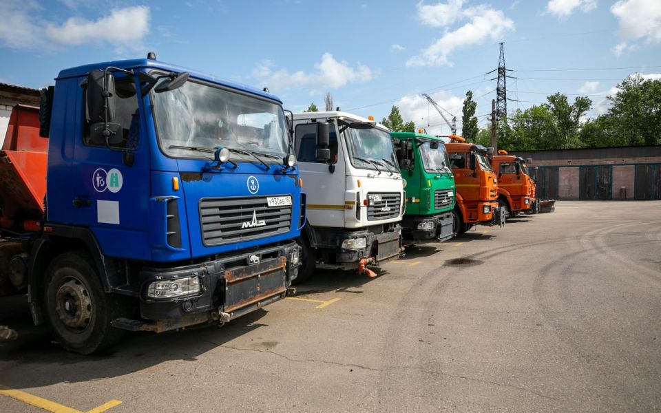 Ознакомился с материально-технической базой муниципального предприятия "Мариупольавтодор" Ознакомился с материально-технической базой муниципального предприятия "Мариупольавтодор"