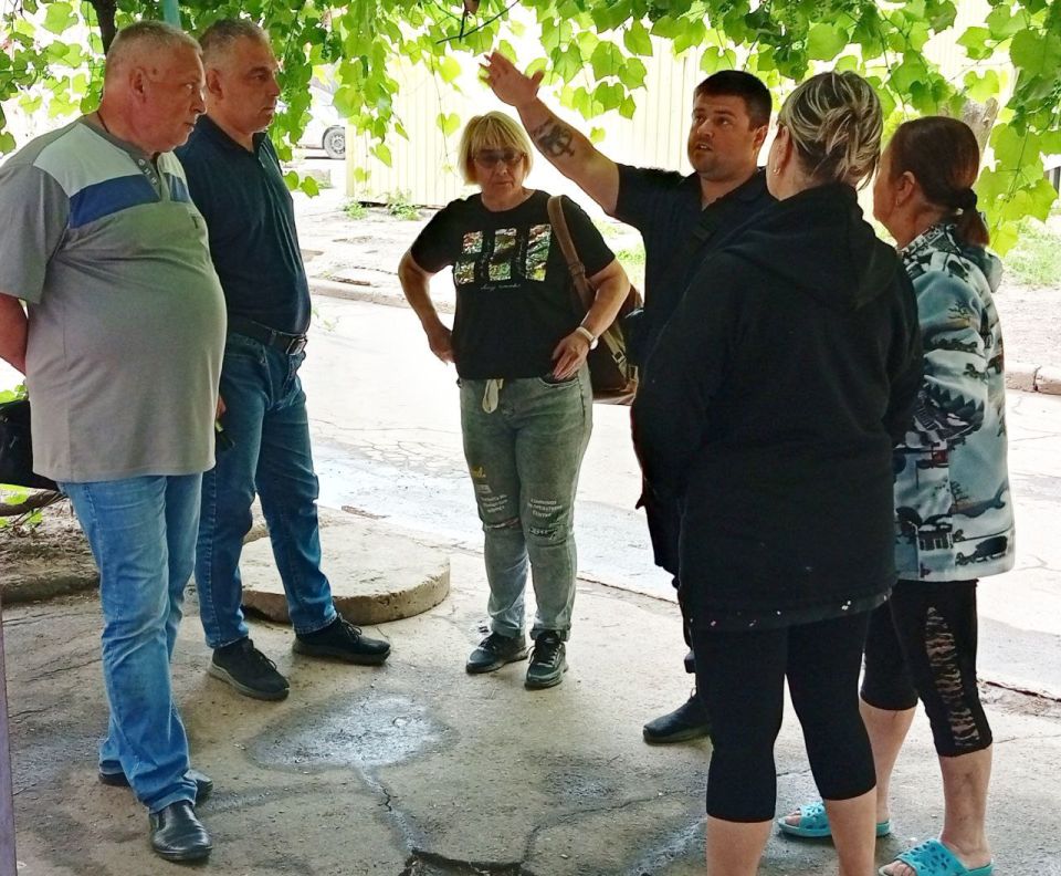 Наталья Бегуненко: В Петровском районе по проекту «УПРАВДОМ» партии Единая Россия организован комиссионный выезд сотрудников Управы Петровского внутригородского района Администрации городского округа Донецк и представителей... Наталья Бегуненко: В Петровском районе по проекту «УПРАВДОМ» партии Единая Россия организован комиссионный выезд сотрудников Управы Петровского внутригородского района Администрации городского округа Донецк и представителей...