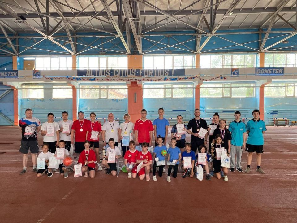 В Донецке прошел финал Девятых Республиканских соревнований «Папа, мама, я – флорбольная семья!» В Донецке прошел финал Девятых Республиканских соревнований «Папа, мама, я – флорбольная семья!»