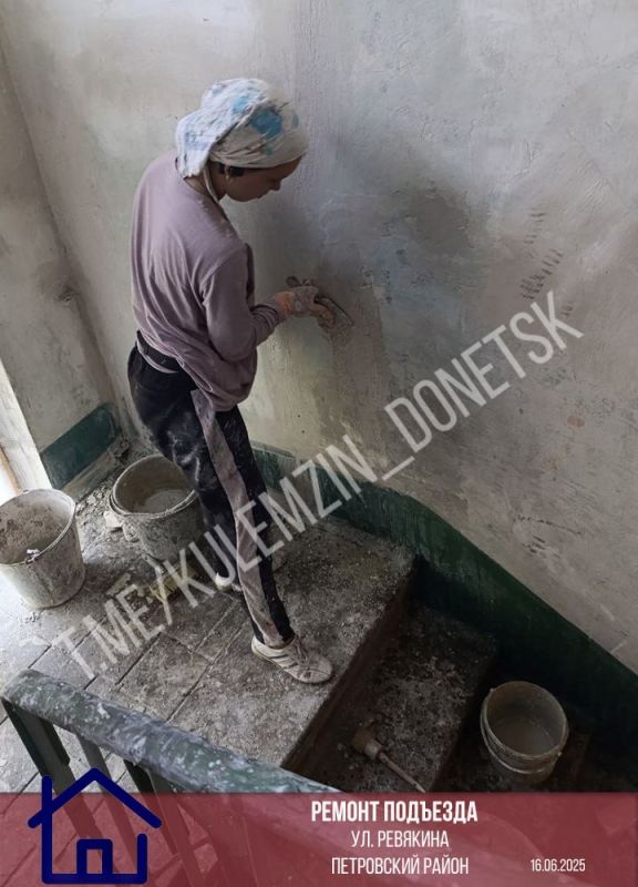 Сотрудники жилищно-коммунального хозяйства продолжают выполнять ремонтно-восстановительные работы Сотрудники жилищно-коммунального хозяйства продолжают выполнять ремонтно-восстановительные работы