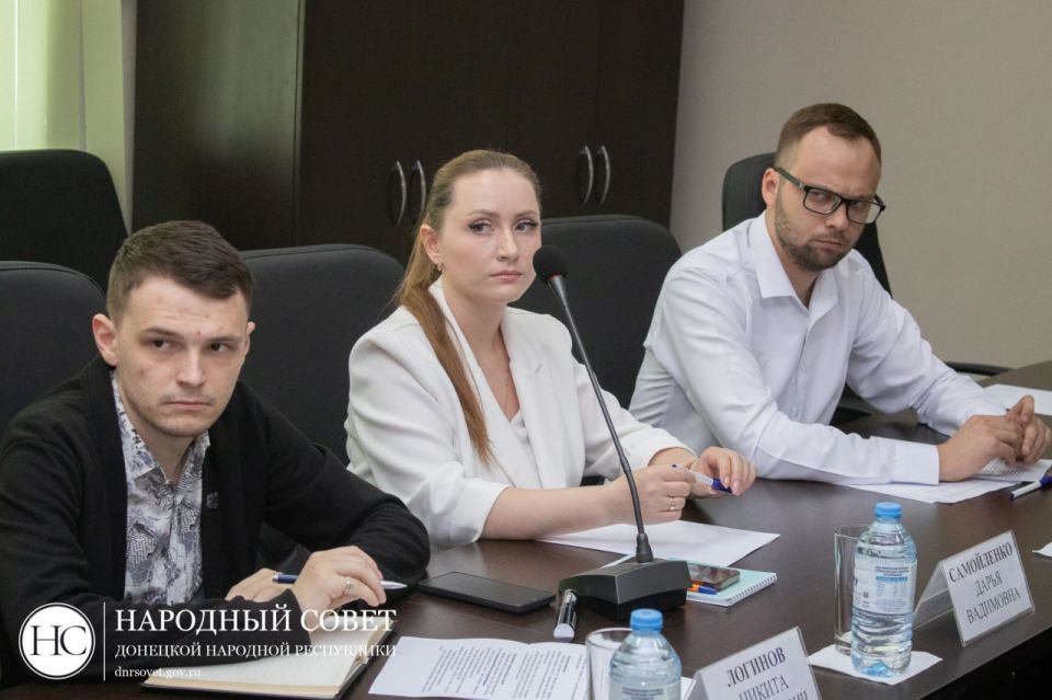В Народном Совете обсудили вопросы развития журналистики в воссоединенных регионах В Народном Совете обсудили вопросы развития журналистики в воссоединенных регионах