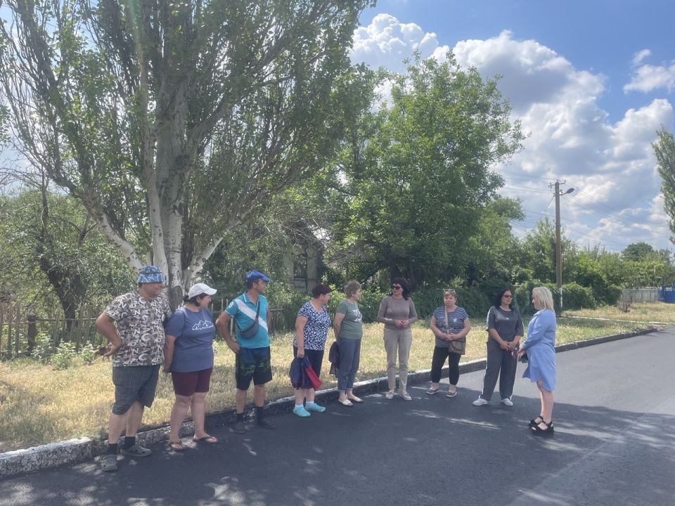 Сегодня и.о.начальника Михайловского территориального отдела провела встречу с жителями села Кузнецово-Михайловка, на котором дала разъяснения на интересующие вопросы от жителей Сегодня и.о.начальника Михайловского территориального отдела провела встречу с жителями села Кузнецово-Михайловка, на котором дала разъяснения на интересующие вопросы от жителей