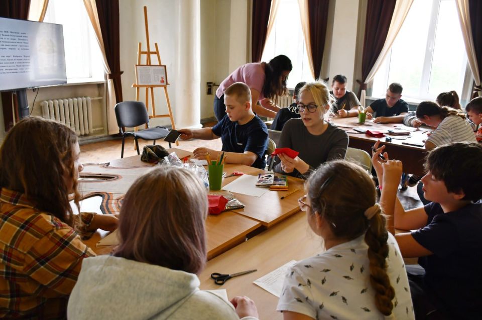 Музейное занятие «Лица войны и мира: портреты памяти» прошло в Донецком республиканском художественном музее Музейное занятие «Лица войны и мира: портреты памяти» прошло в Донецком республиканском художественном музее