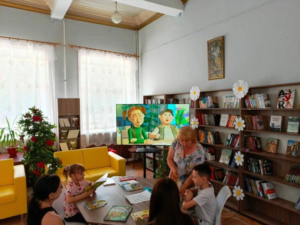17 июня в Зугрэсской библиотеке-филиале №3 библиотекари провели беседу с родителями и детьми на тему «Роль семьи и семейного воспитания в профилактике правонарушений» 17 июня в Зугрэсской библиотеке-филиале №3 библиотекари провели беседу с родителями и детьми на тему «Роль семьи и семейного воспитания в профилактике правонарушений»