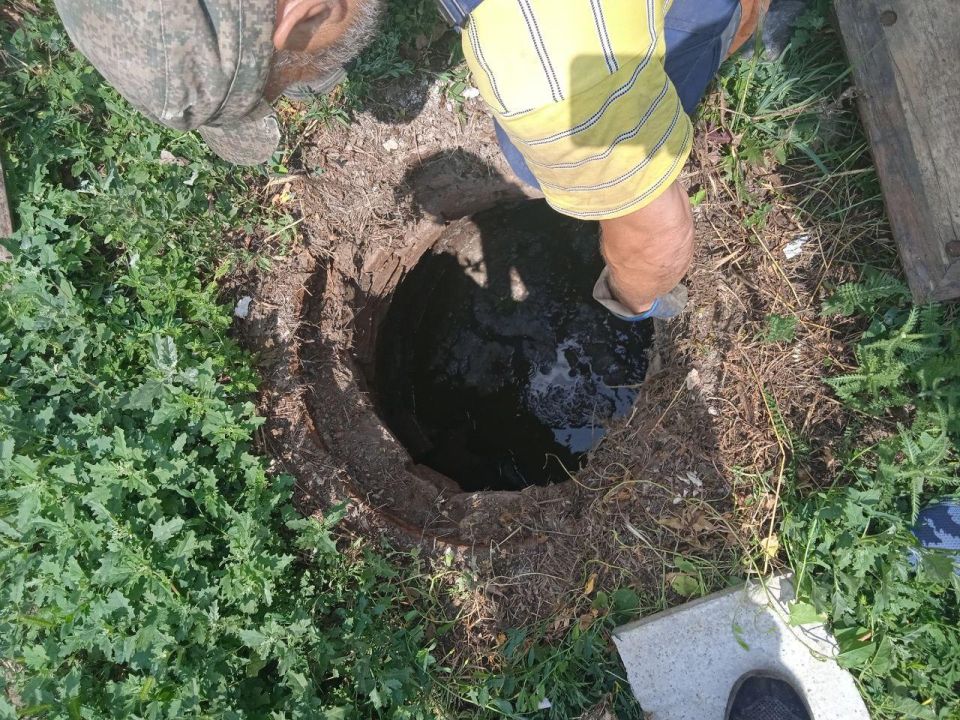 Борис Трима: Нижегородские аварийщики промыли трубы на улице Почтовой в пгт Мангуш Борис Трима: Нижегородские аварийщики промыли трубы на улице Почтовой в пгт Мангуш