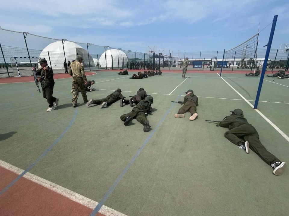 Юнармейцы Снежного стали частью смены в оборонно-спортивном лагере "Авангард" Юнармейцы Снежного стали частью смены в оборонно-спортивном лагере "Авангард"