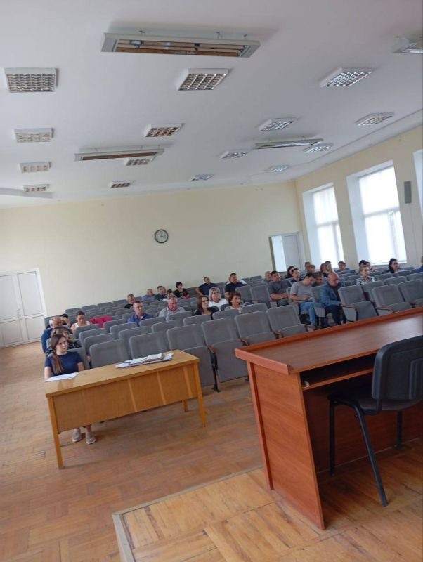 Глава муниципального образования Мангушский муниципальный округ Борис Трима провел плановое оперативное совещание с начальниками структурных подразделений администрации Мангушского МО, территориальных подразделений... Глава муниципального образования Мангушский муниципальный округ Борис Трима провел плановое оперативное совещание с начальниками структурных подразделений администрации Мангушского МО, территориальных подразделений...