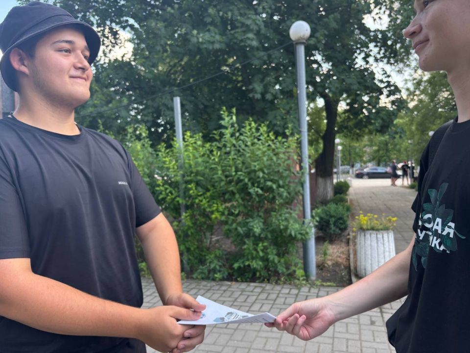 Активистами молодежных движений с участием сектора молодежной политики и сектора мобилизационной работы Администрации проведена информационно-агитационная работа по привлечению граждан на военную службу по контракту и по... Активистами молодежных движений с участием сектора молодежной политики и сектора мобилизационной работы Администрации проведена информационно-агитационная работа по привлечению граждан на военную службу по контракту и по...