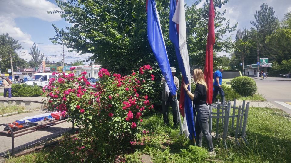 В Кировском внутригородском районе произведены работы по демонтажу праздничных флагов В Кировском внутригородском районе произведены работы по демонтажу праздничных флагов