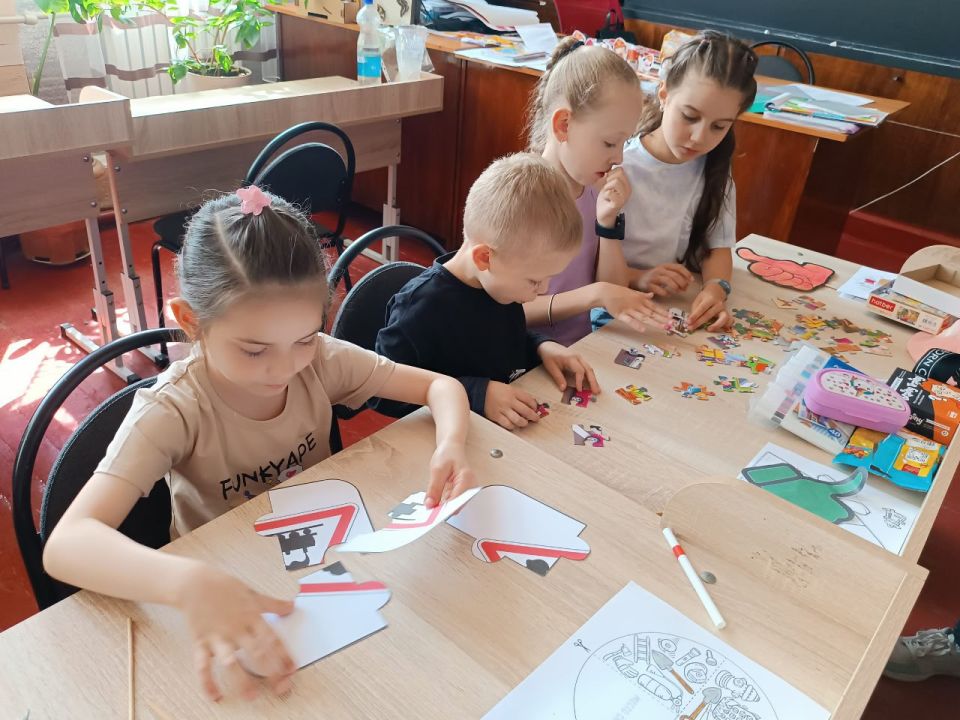 Дорожный калейдоскоп «Путешествие в страну Правил Дорожного движения» Дорожный калейдоскоп «Путешествие в страну Правил Дорожного движения»