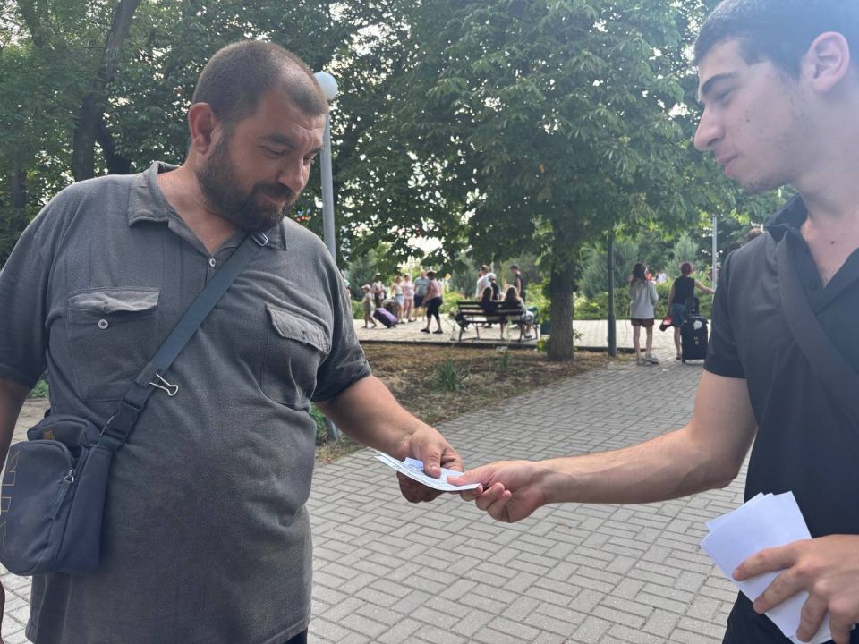 Активистами молодежных движений с участием сектора молодежной политики и сектора мобилизационной работы Администрации проведена информационно-агитационная работа по привлечению граждан на военную службу по контракту и по... Активистами молодежных движений с участием сектора молодежной политики и сектора мобилизационной работы Администрации проведена информационно-агитационная работа по привлечению граждан на военную службу по контракту и по...