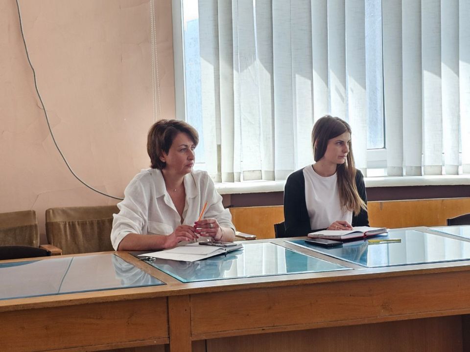 Татьяна Копылова: Сегодня, 17 июня, в Управе Ворошиловского внутригородского района Администрации городского округа Донецк состоялось рабочее совещание «Чистый четверг» Татьяна Копылова: Сегодня, 17 июня, в Управе Ворошиловского внутригородского района Администрации городского округа Донецк состоялось рабочее совещание «Чистый четверг»