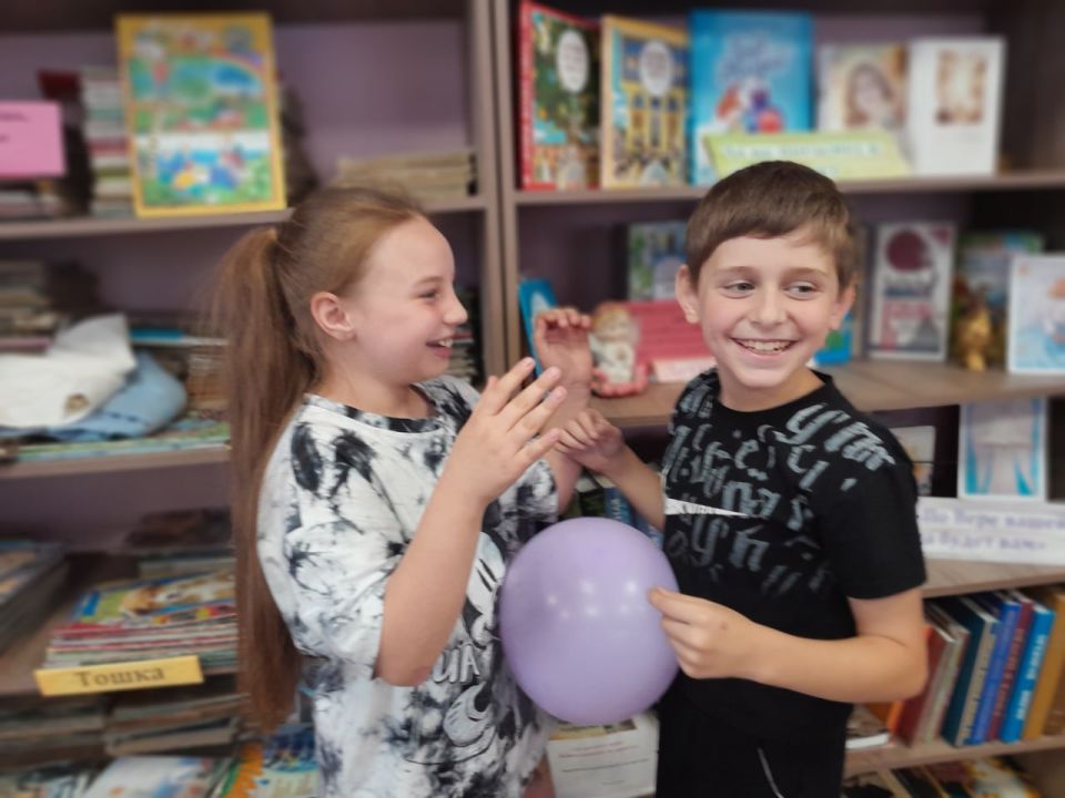 Игротека в библиотеке. Сотрудники детской библиотеки-филиала провели для детей пришкольного летнего лагеря «Рассвет» при ГБОУ "Школа №5 г.о. Дебальцево" ассорти развлечений «Игротека в библиотеке» Игротека в библиотеке. Сотрудники детской библиотеки-филиала провели для детей пришкольного летнего лагеря «Рассвет» при ГБОУ "Школа №5 г.о. Дебальцево" ассорти развлечений «Игротека в библиотеке»