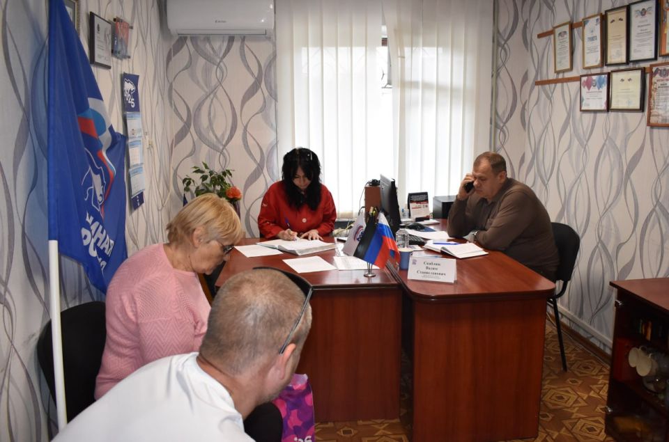 Депутат Народного Совета выслушал проблемные вопросы кировчан Депутат Народного Совета выслушал проблемные вопросы кировчан