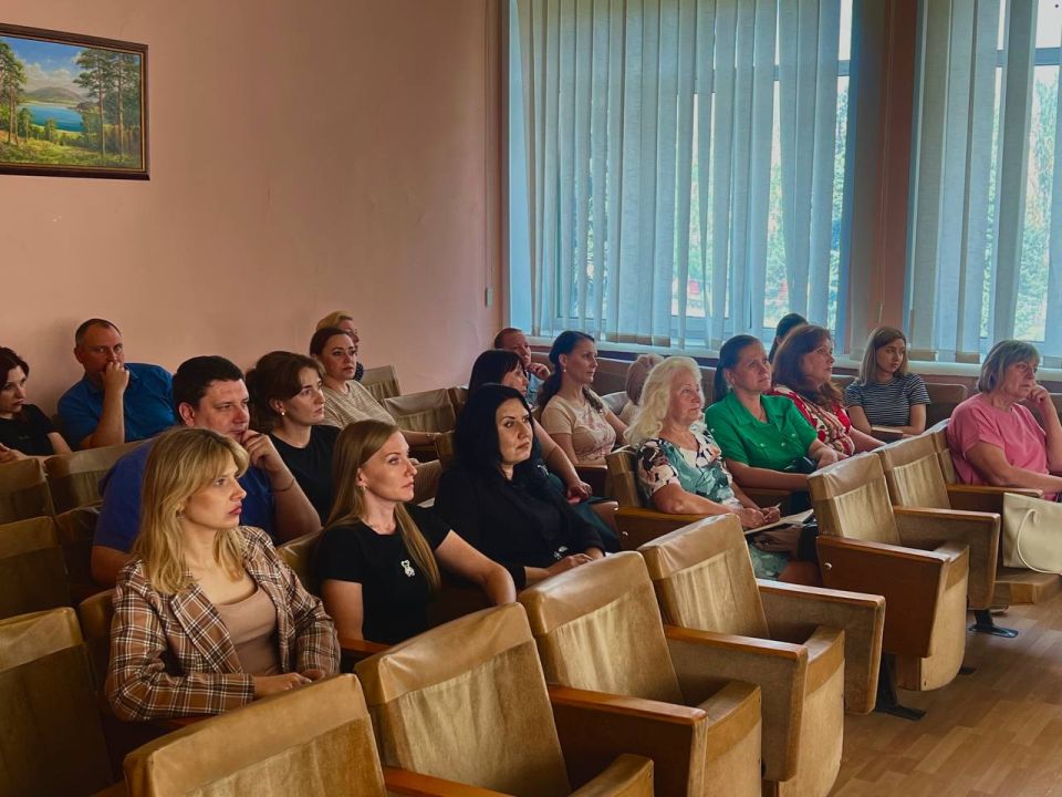 Сегодня в Управе Ворошиловского внутригородского района состоялась важная лекция на тему «Современные формы терроризма и экстремизма», организованная Российским обществом «Знание» в рамках образовательного проекта... Сегодня в Управе Ворошиловского внутригородского района состоялась важная лекция на тему «Современные формы терроризма и экстремизма», организованная Российским обществом «Знание» в рамках образовательного проекта...