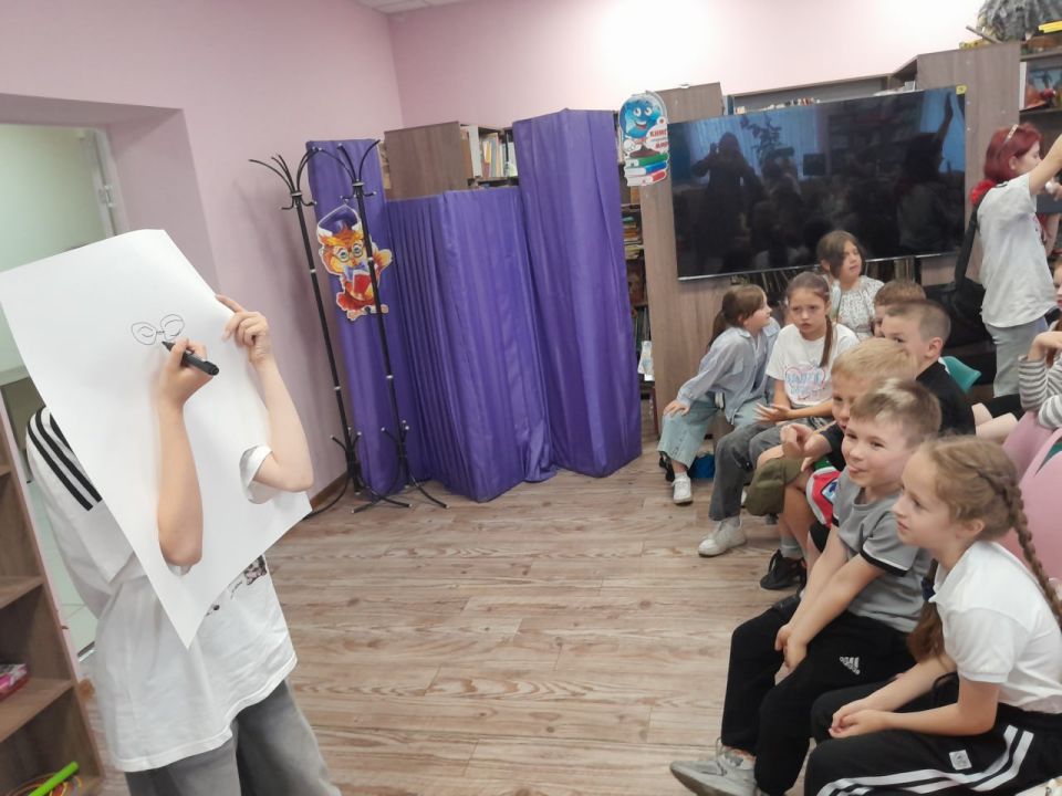 Игротека в библиотеке. Сотрудники детской библиотеки-филиала провели для детей пришкольного летнего лагеря «Рассвет» при ГБОУ "Школа №5 г.о. Дебальцево" ассорти развлечений «Игротека в библиотеке» Игротека в библиотеке. Сотрудники детской библиотеки-филиала провели для детей пришкольного летнего лагеря «Рассвет» при ГБОУ "Школа №5 г.о. Дебальцево" ассорти развлечений «Игротека в библиотеке»