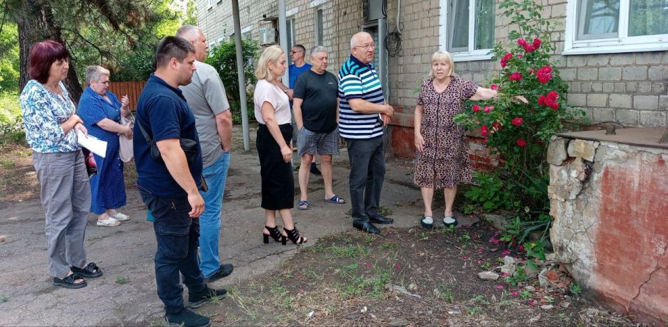 Наталья Бегуненко: В Петровском районе по проекту «УПРАВДОМ» партии Единой России организован комиссионный выезд в составе руководителя Управы Петровского внутригородского района Администрации городского округа Донецк... Наталья Бегуненко: В Петровском районе по проекту «УПРАВДОМ» партии Единой России организован комиссионный выезд в составе руководителя Управы Петровского внутригородского района Администрации городского округа Донецк...