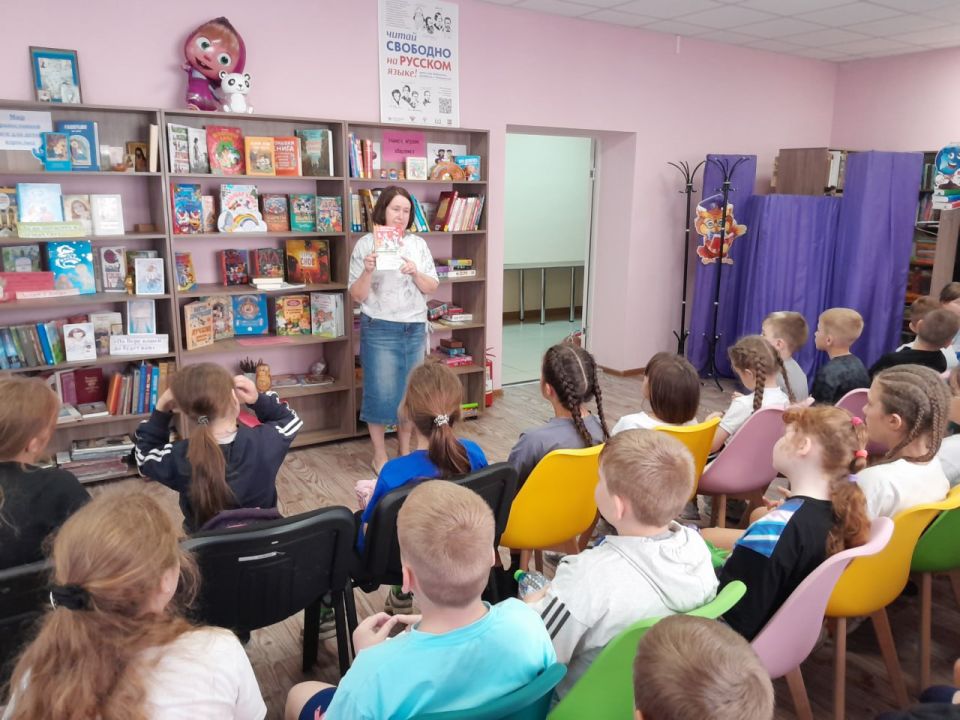 Игротека в библиотеке. Сотрудники детской библиотеки-филиала провели для детей пришкольного летнего лагеря «Рассвет» при ГБОУ "Школа №5 г.о. Дебальцево" ассорти развлечений «Игротека в библиотеке» Игротека в библиотеке. Сотрудники детской библиотеки-филиала провели для детей пришкольного летнего лагеря «Рассвет» при ГБОУ "Школа №5 г.о. Дебальцево" ассорти развлечений «Игротека в библиотеке»