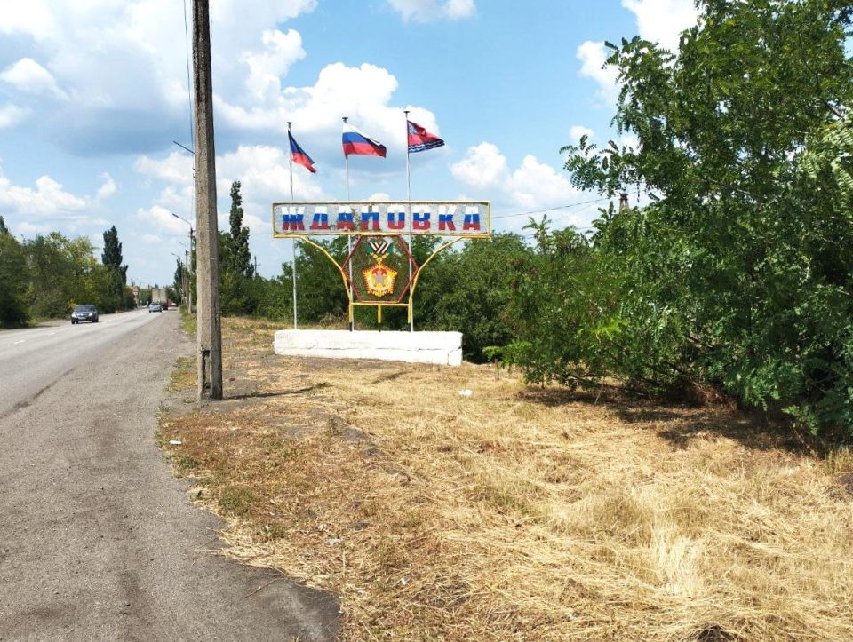 В Ждановке продолжаются работы по благоустройству В Ждановке продолжаются работы по благоустройству