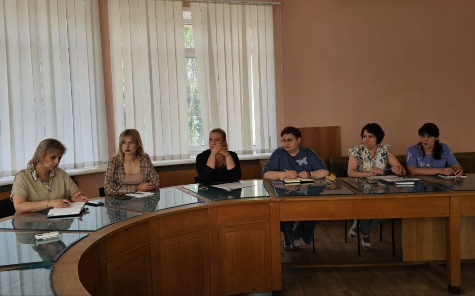 Татьяна Копылова: Сегодня, 17 июня, в Управе Ворошиловского внутригородского района Администрации городского округа Донецк состоялось рабочее совещание «Чистый четверг» Татьяна Копылова: Сегодня, 17 июня, в Управе Ворошиловского внутригородского района Администрации городского округа Донецк состоялось рабочее совещание «Чистый четверг»
