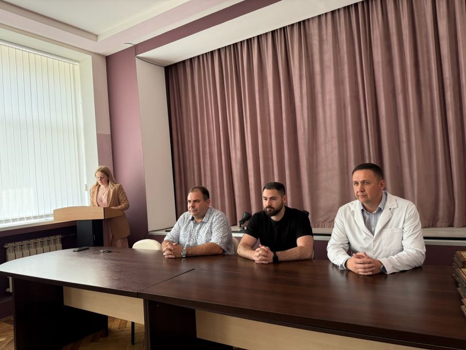 Руслан Жиляев ко Дню медика поздравил активистов регионального отделения «Волонтеров-медиков» в ДНР Руслан Жиляев ко Дню медика поздравил активистов регионального отделения «Волонтеров-медиков» в ДНР