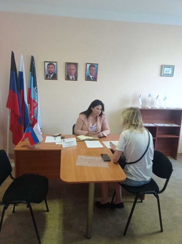 Сегодня, 17 июня, в общественной приемной партии "Единая Россия" Ленинского района города Донецка депутат Народного Совета, Председатель Комитета Народного Совета по жилищно-коммунальному хозяйству Анна Кондрыкинская провела... Сегодня, 17 июня, в общественной приемной партии "Единая Россия" Ленинского района города Донецка депутат Народного Совета, Председатель Комитета Народного Совета по жилищно-коммунальному хозяйству Анна Кондрыкинская провела...