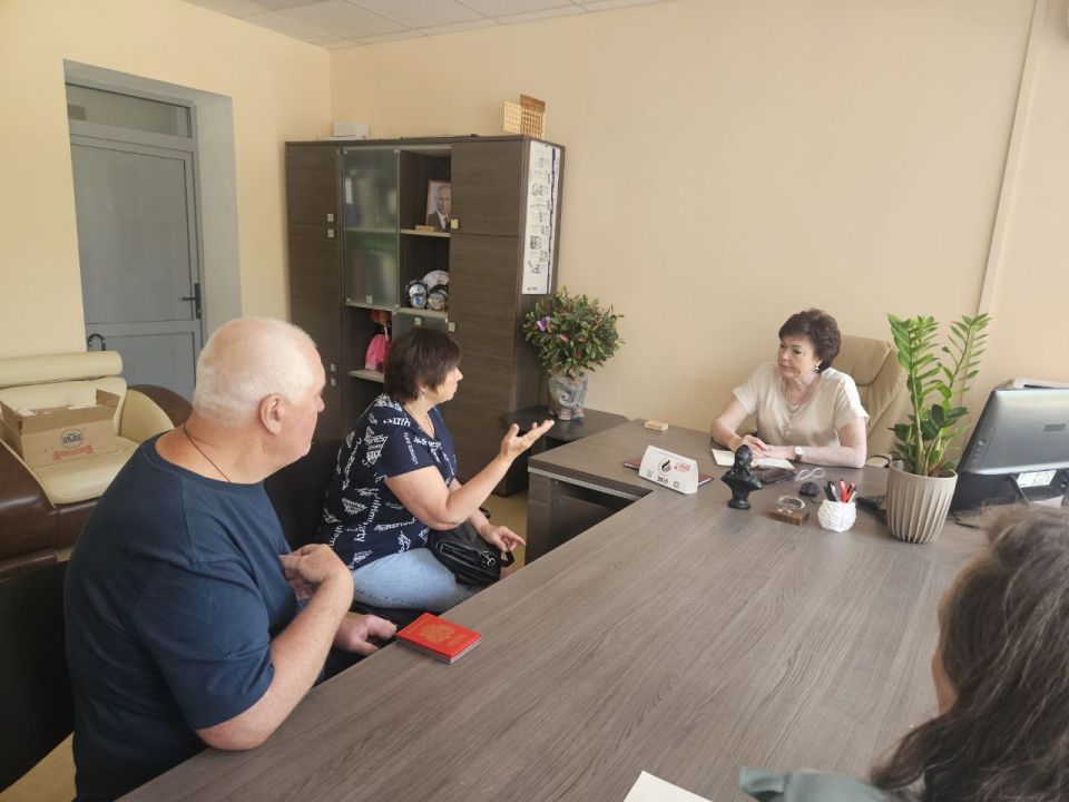 Внеплановый приём граждан. К депутату Ясиноватского муниципального совета Бондарь Анне обратились жители Ясиноватского муниципального округа за юрической помощью Внеплановый приём граждан. К депутату Ясиноватского муниципального совета Бондарь Анне обратились жители Ясиноватского муниципального округа за юрической помощью