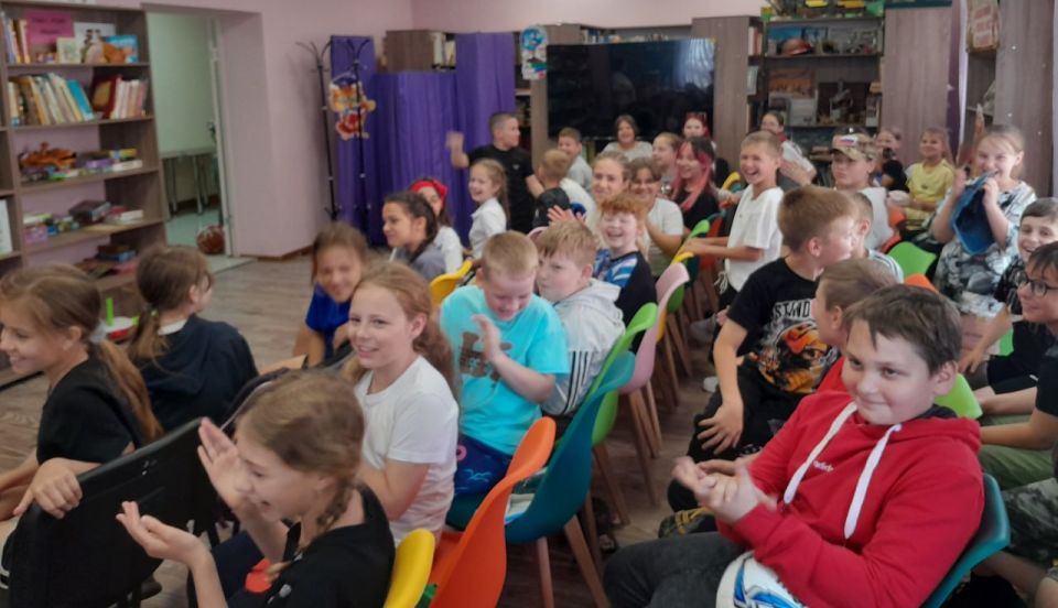 Игротека в библиотеке. Сотрудники детской библиотеки-филиала провели для детей пришкольного летнего лагеря «Рассвет» при ГБОУ "Школа №5 г.о. Дебальцево" ассорти развлечений «Игротека в библиотеке» Игротека в библиотеке. Сотрудники детской библиотеки-филиала провели для детей пришкольного летнего лагеря «Рассвет» при ГБОУ "Школа №5 г.о. Дебальцево" ассорти развлечений «Игротека в библиотеке»