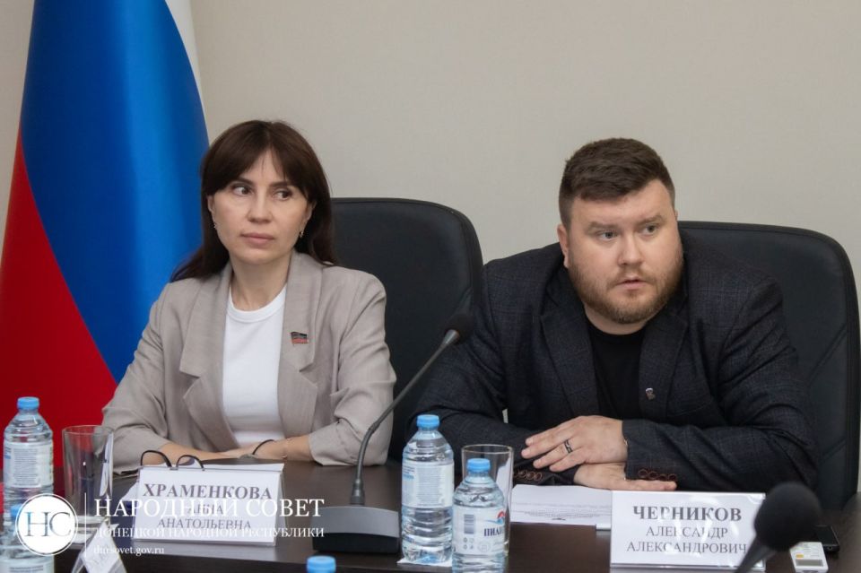 В Народном Совете обсудили вопросы развития журналистики в воссоединенных регионах В Народном Совете обсудили вопросы развития журналистики в воссоединенных регионах